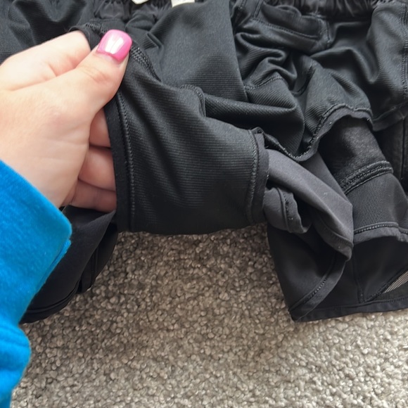 PERFECT CONDITION hotty hot lululemon shorts - Picture 6 of 7